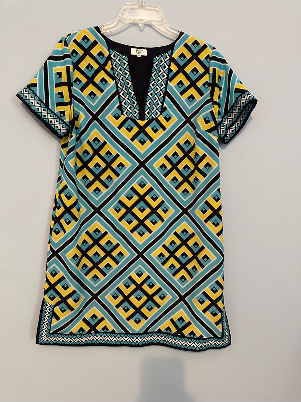 crown & ivy Geometric Shift Dress in Teal, Yellow & Black
